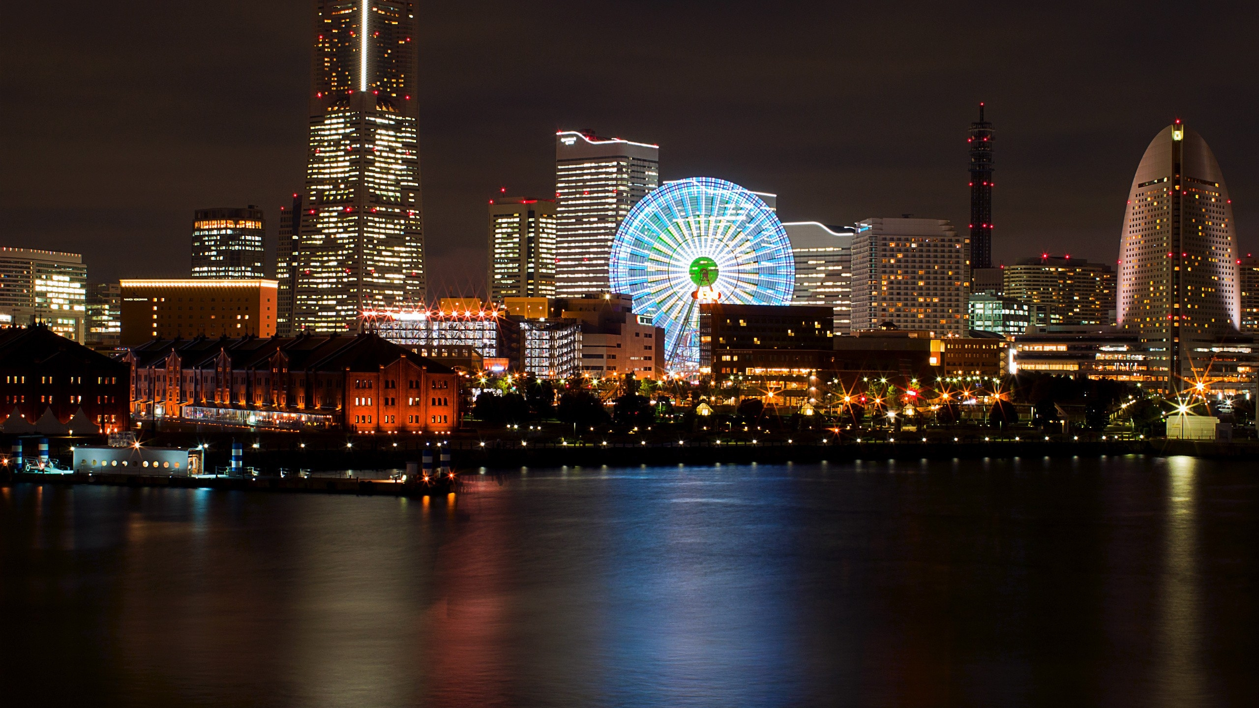Ferris Wheel Near City Buildings During Night Time. Wallpaper in 2560x1440 Resolution