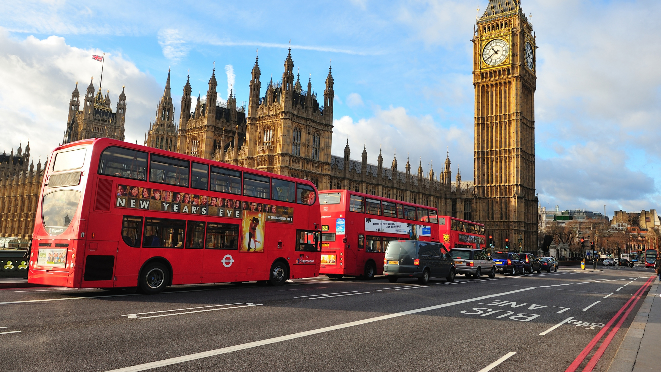 Red Double Decker Bus on Road Near Big Ben During Daytime. Wallpaper in 2560x1440 Resolution