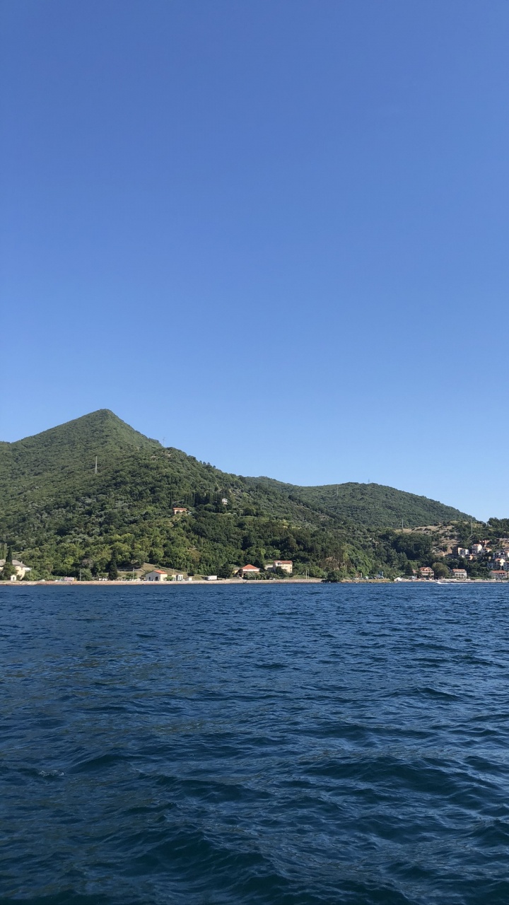 Body of Water, Mountainous Landforms, Water Resources, Hill, Coast. Wallpaper in 720x1280 Resolution