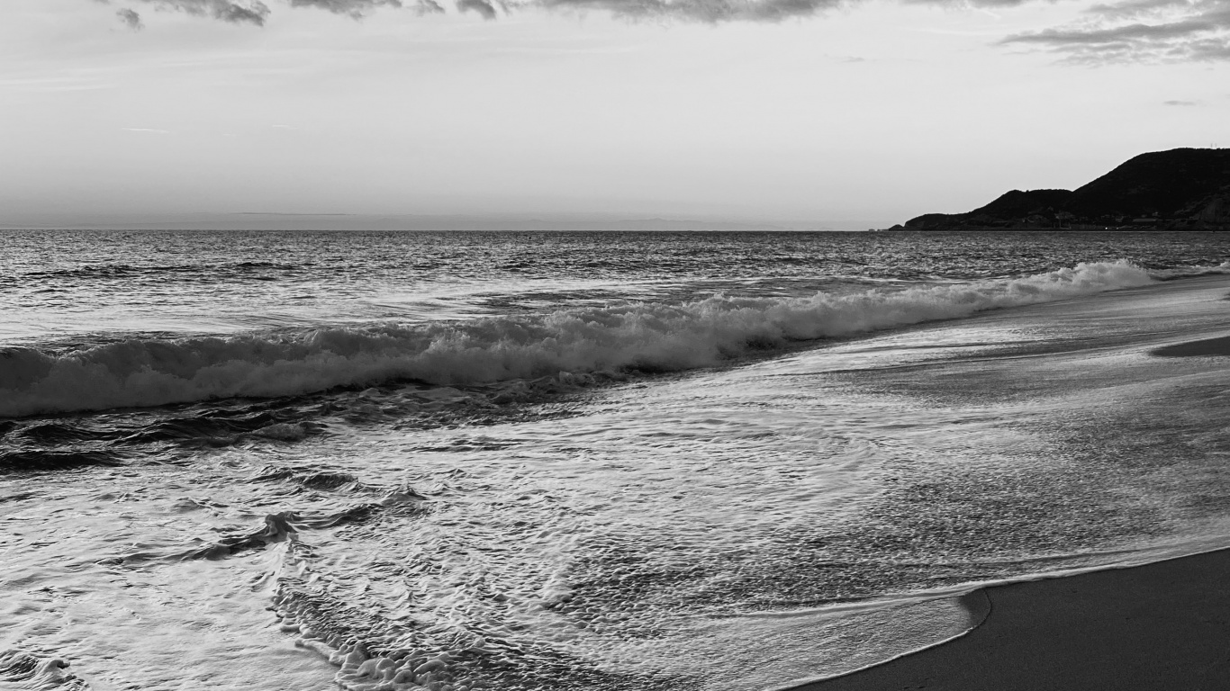 Mer, Noir et Blanc, Eau, Atmosphère, Paysage Naturel. Wallpaper in 1366x768 Resolution
