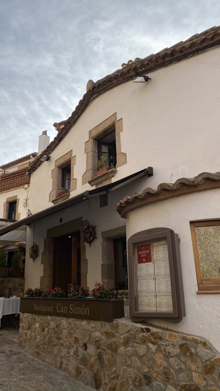 Haus, Nachbarschaft, Gebäude, Stadt, Fassade. Wallpaper in 720x1280 Resolution