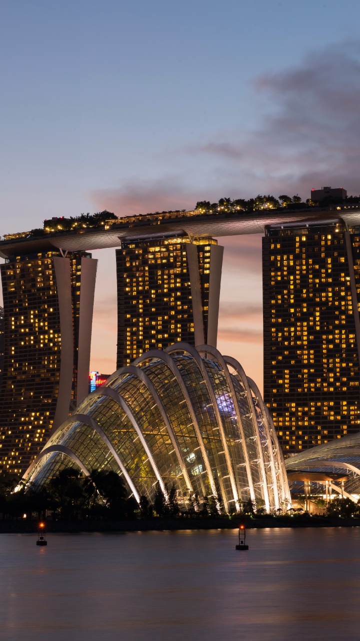 Water Fountain in The City During Night Time. Wallpaper in 720x1280 Resolution
