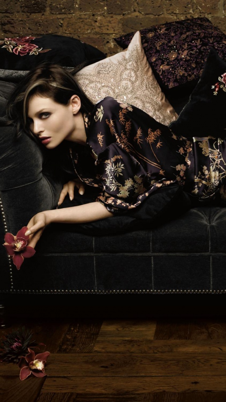 Sophie Ellis-Bextor, Beauty, Fashion, Leg, Dress. Wallpaper in 720x1280 Resolution