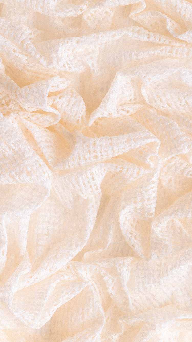 Weißes Und Beiges Florales Textil. Wallpaper in 750x1334 Resolution