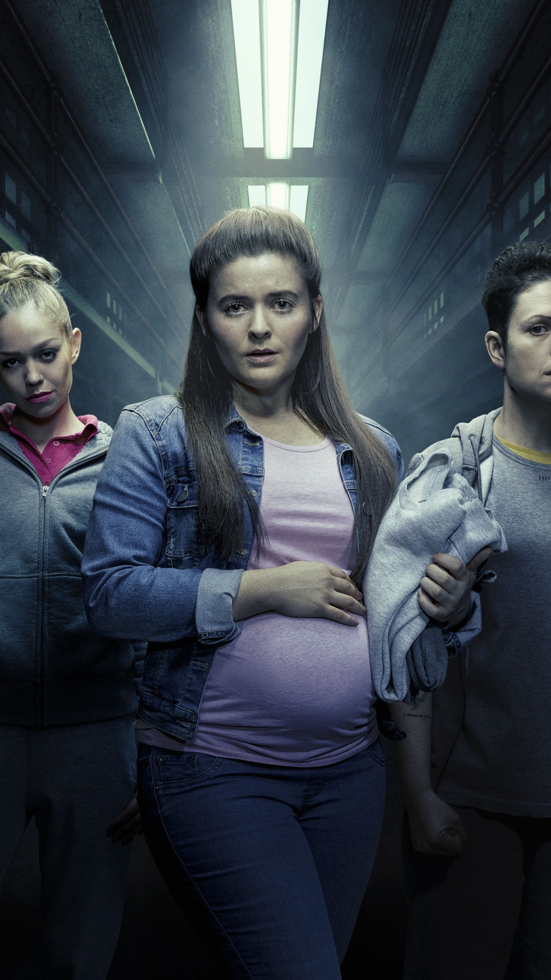 3 Femmes et Homme Debout Sur le Tunnel. Wallpaper in 1080x1920 Resolution