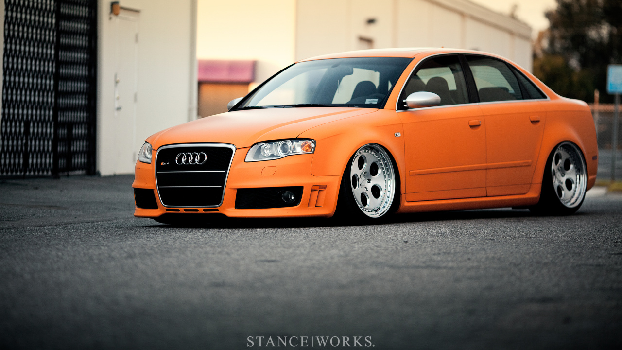 Naranja Audi a 4 Sedan. Wallpaper in 1280x720 Resolution