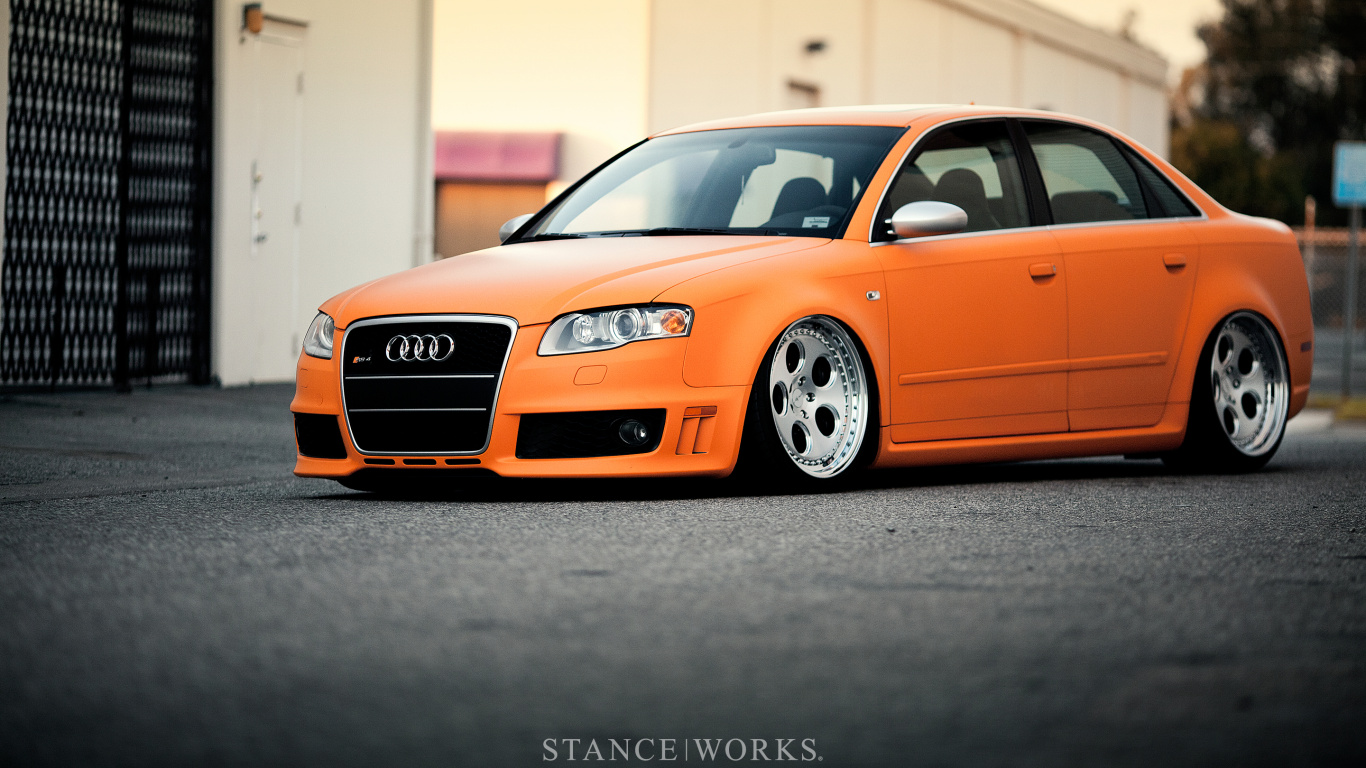 Naranja Audi a 4 Sedan. Wallpaper in 1366x768 Resolution