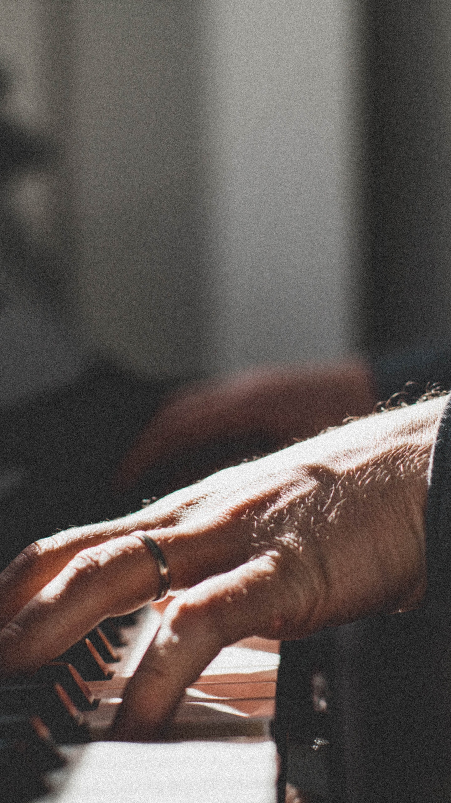 Hand, Arm, Finger, Handgelenk, Musik. Wallpaper in 1440x2560 Resolution