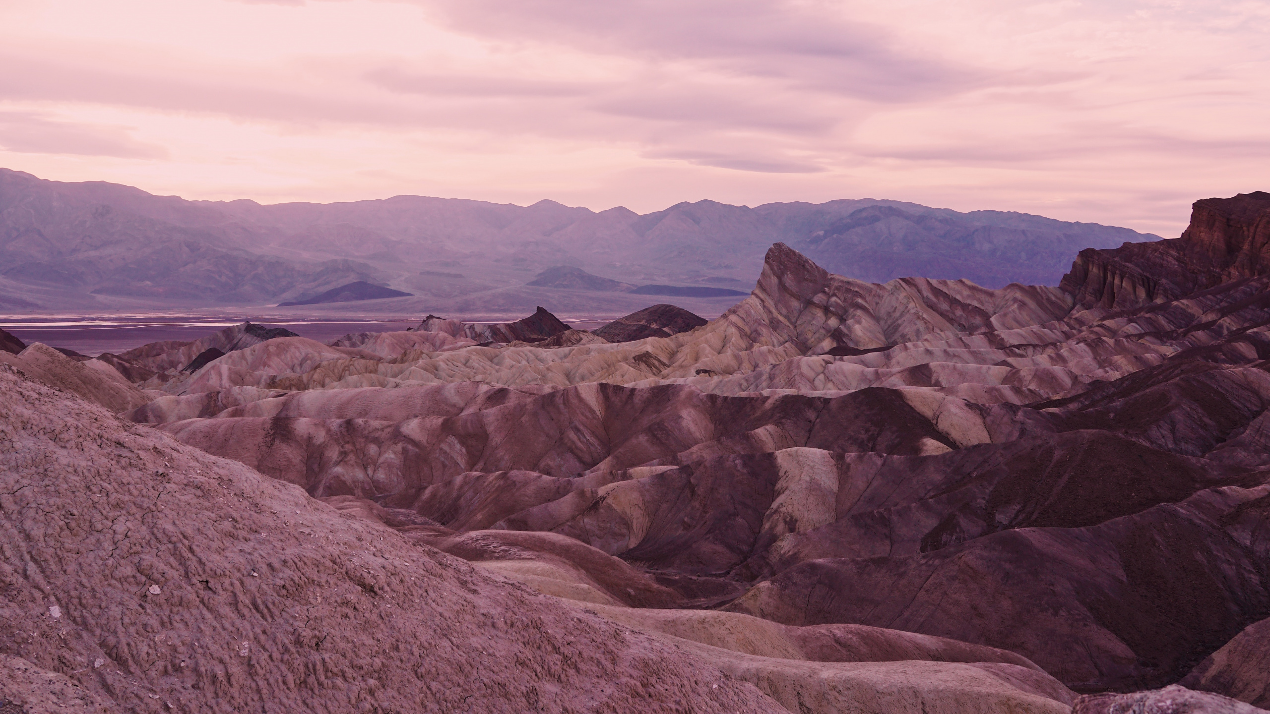 Badlands, Las Formaciones Montañosas, Wadi, Paisaje Natural, Desierto. Wallpaper in 2560x1440 Resolution
