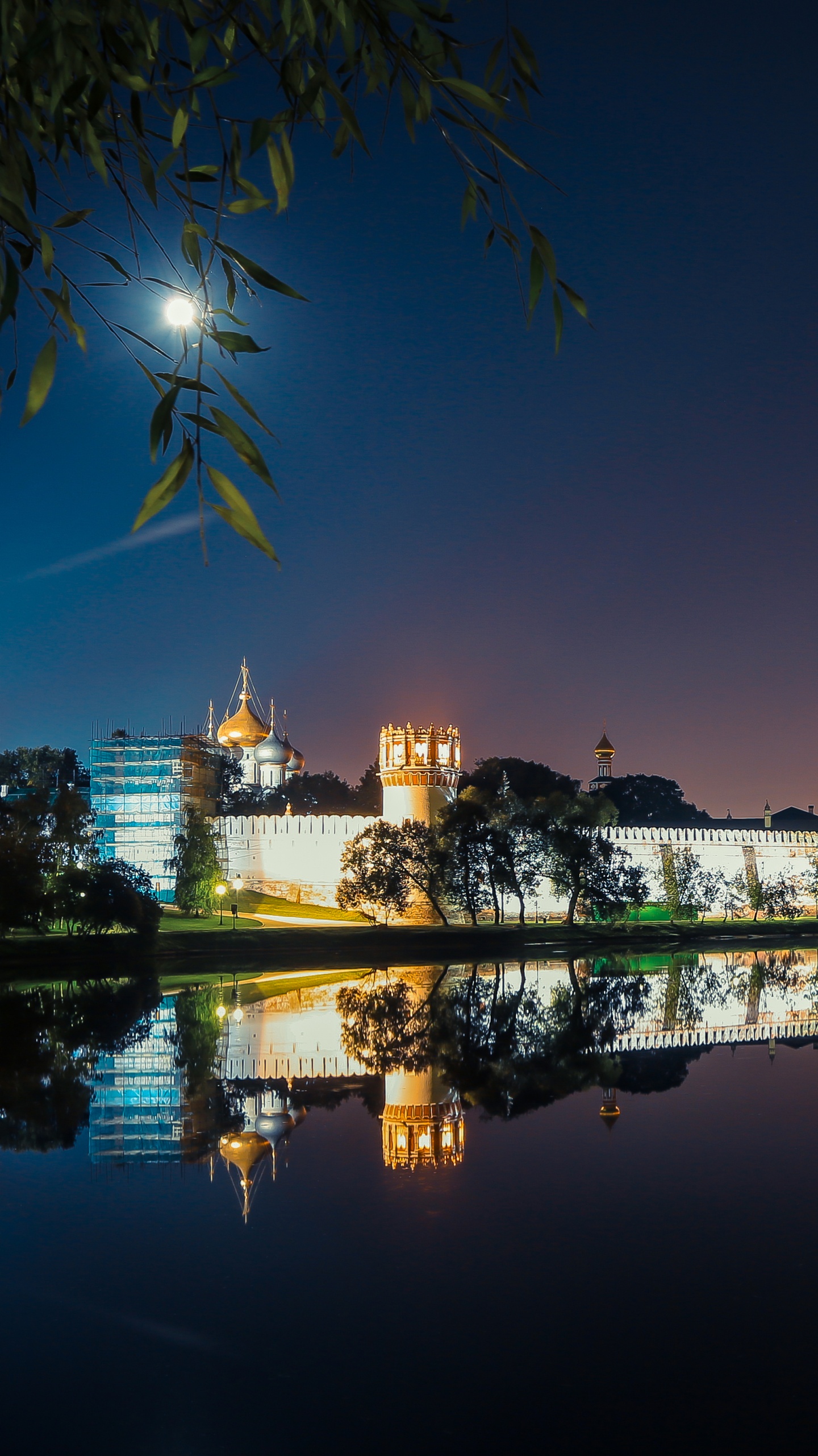 Body of Water Near City Buildings During Night Time. Wallpaper in 1440x2560 Resolution