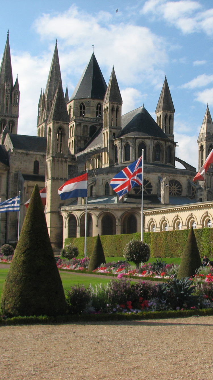 Edificio de Hormigón Blanco y Negro. Wallpaper in 750x1334 Resolution