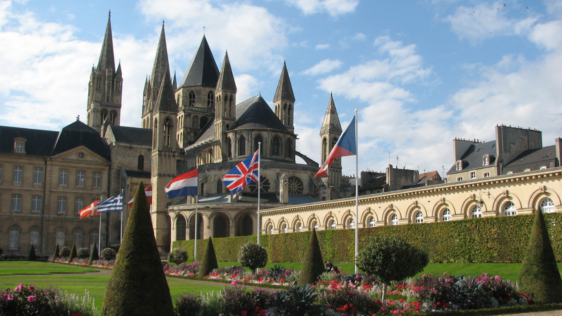 Bâtiment en Béton Blanc et Noir. Wallpaper in 1920x1080 Resolution