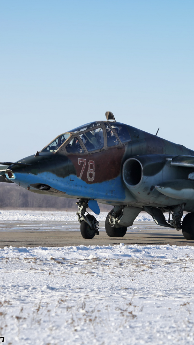Gray Fighter Plane on White Sand During Daytime. Wallpaper in 750x1334 Resolution