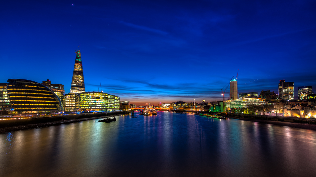 Horizon de la Ville Sous le Ciel Bleu Pendant la Nuit. Wallpaper in 1280x720 Resolution