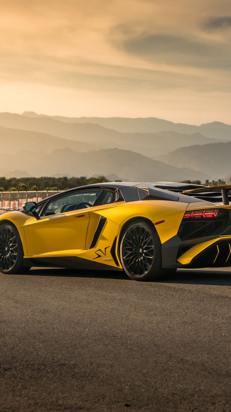 Porsche 911 Amarillo en la Carretera Cerca de Personas Que Caminan Por la Calle Durante el Día. Wallpaper in 750x1334 Resolution