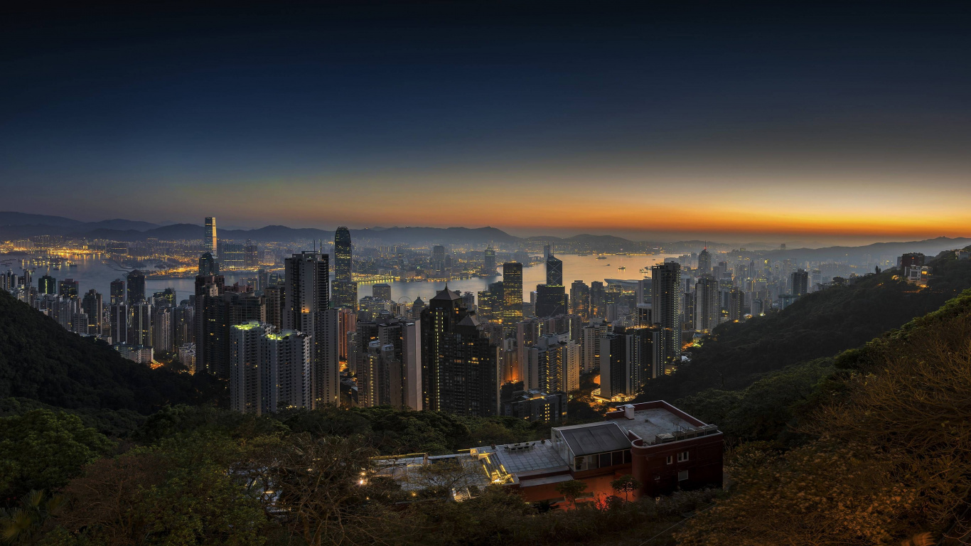 Horizonte de la Ciudad Durante la Noche. Wallpaper in 1366x768 Resolution