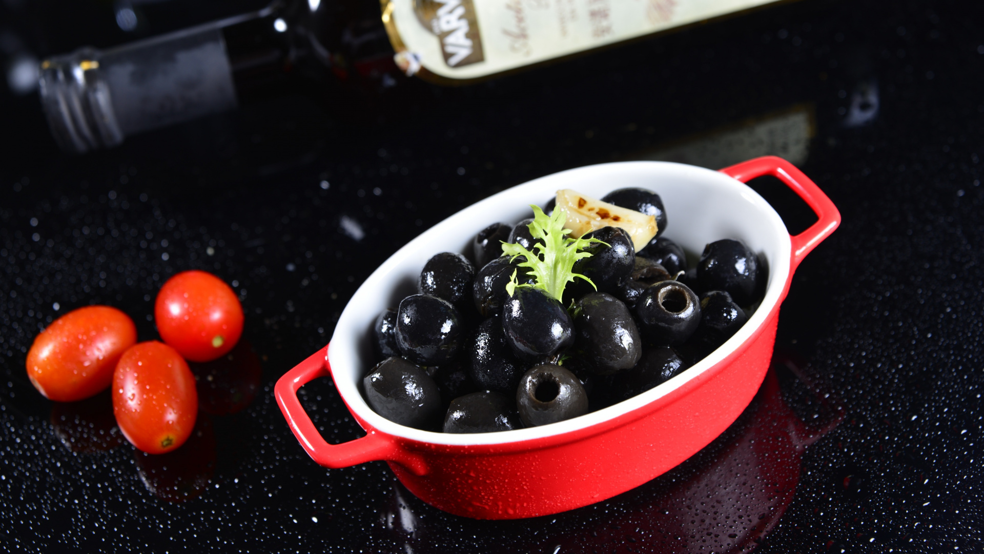 Schwarze Beeren in Weißer Keramikschale. Wallpaper in 1920x1080 Resolution