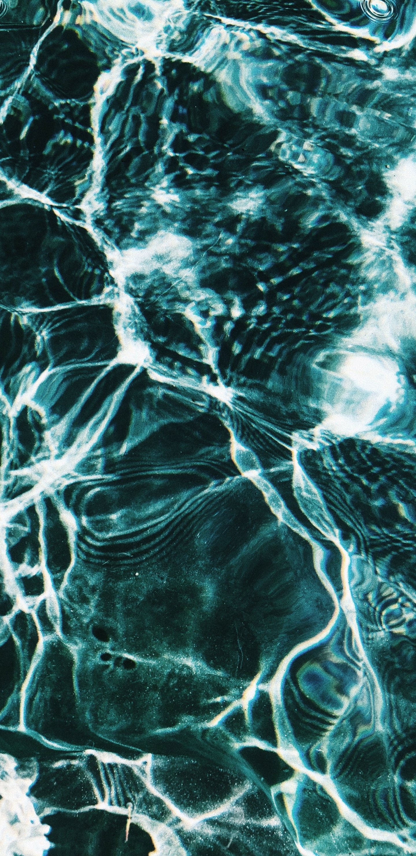 Eau Bleue et Blanche Pendant la Journée. Wallpaper in 1440x2960 Resolution