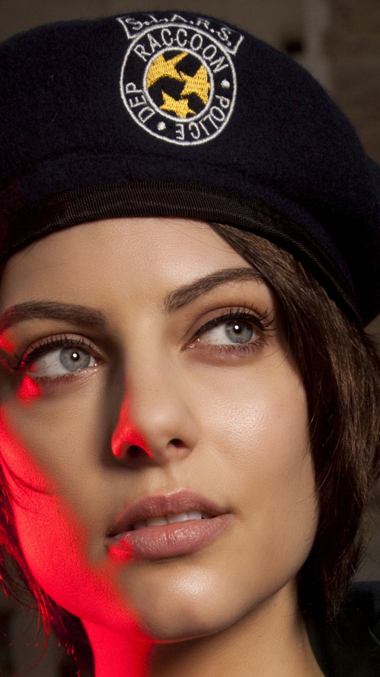 Julia Voth Comme Jill Valentine, Julia Voth, Resident Evil 3, Jill Valentine, Chris Redfield. Wallpaper in 750x1334 Resolution