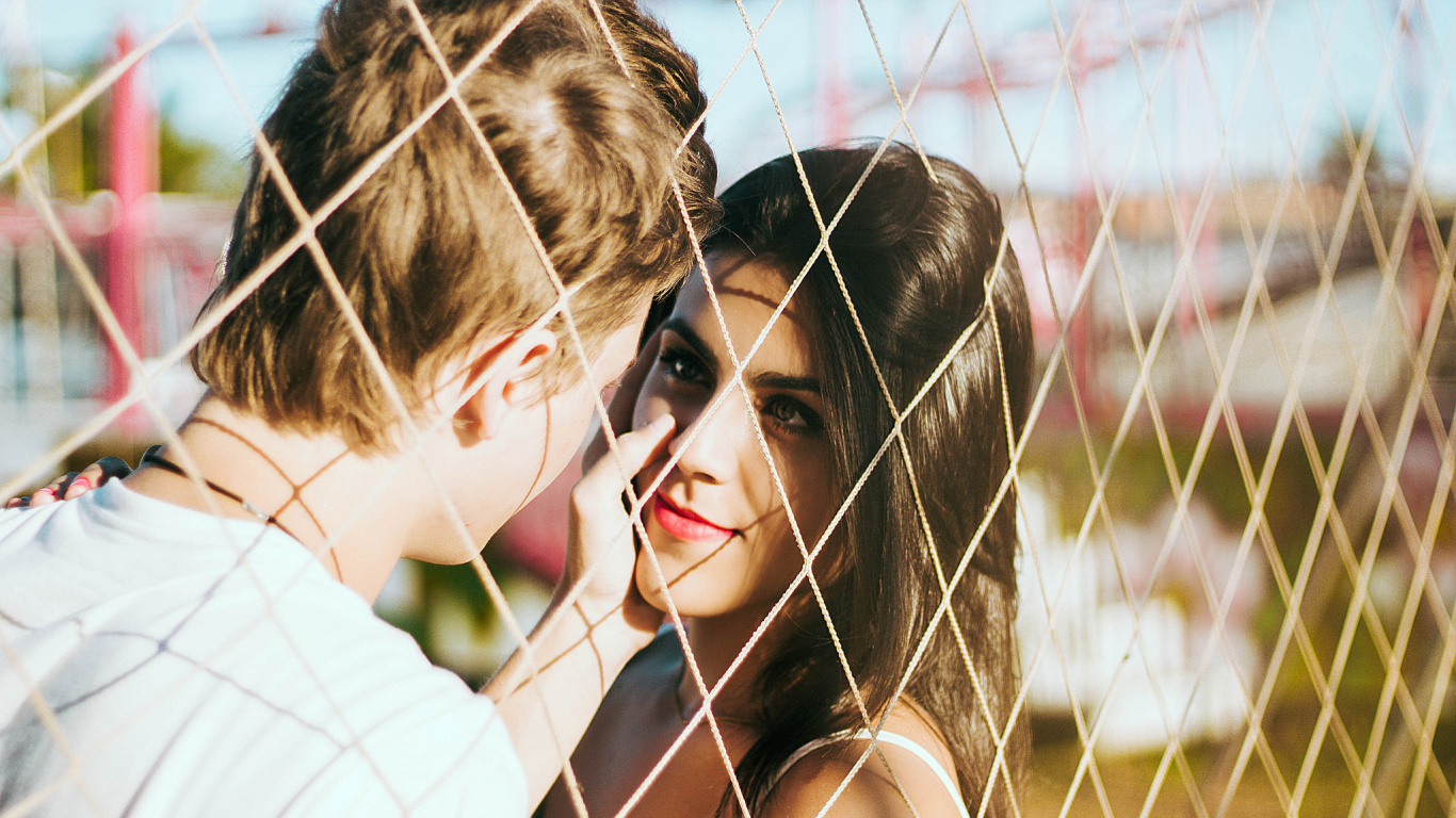 Romantik, Haar, Schönheit, Liebe, Freundschaft. Wallpaper in 1366x768 Resolution