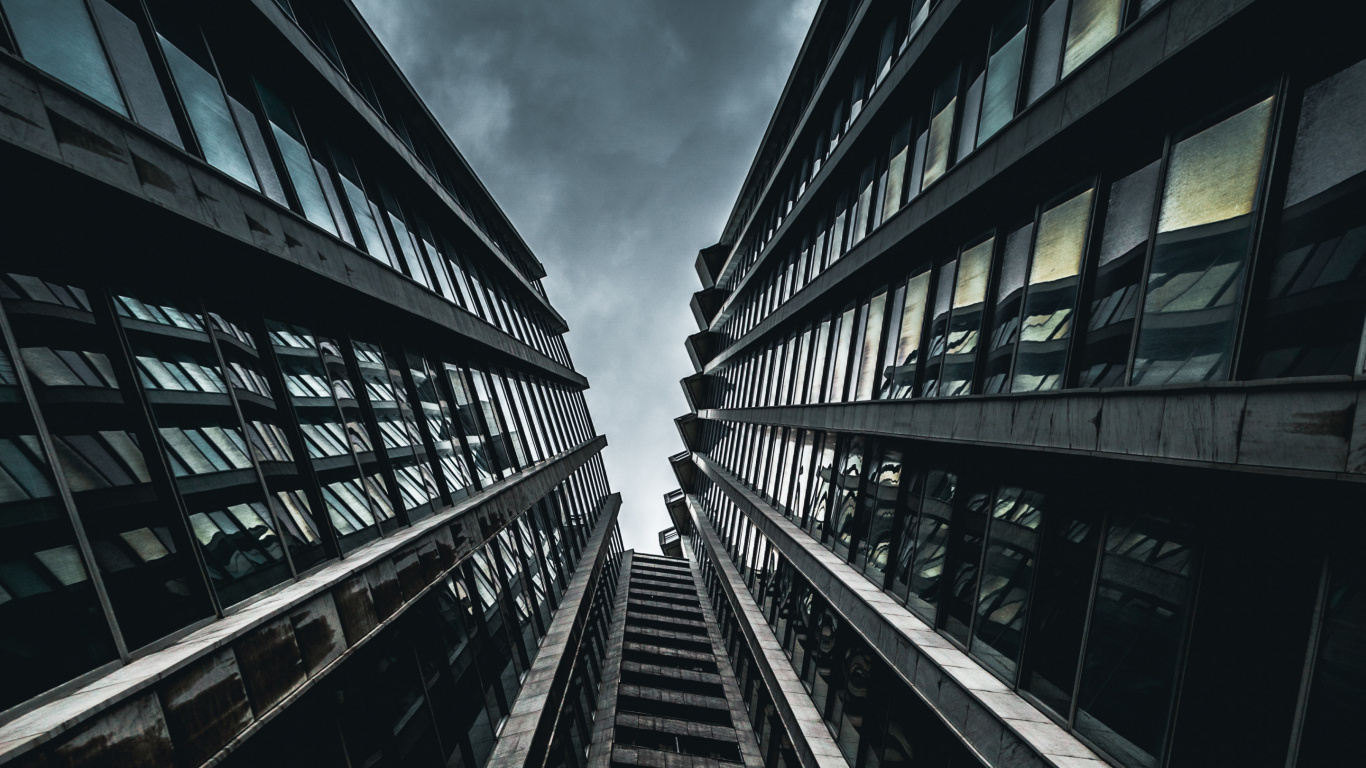 Foto en Escala de Grises de un Edificio de Gran Altura. Wallpaper in 1366x768 Resolution