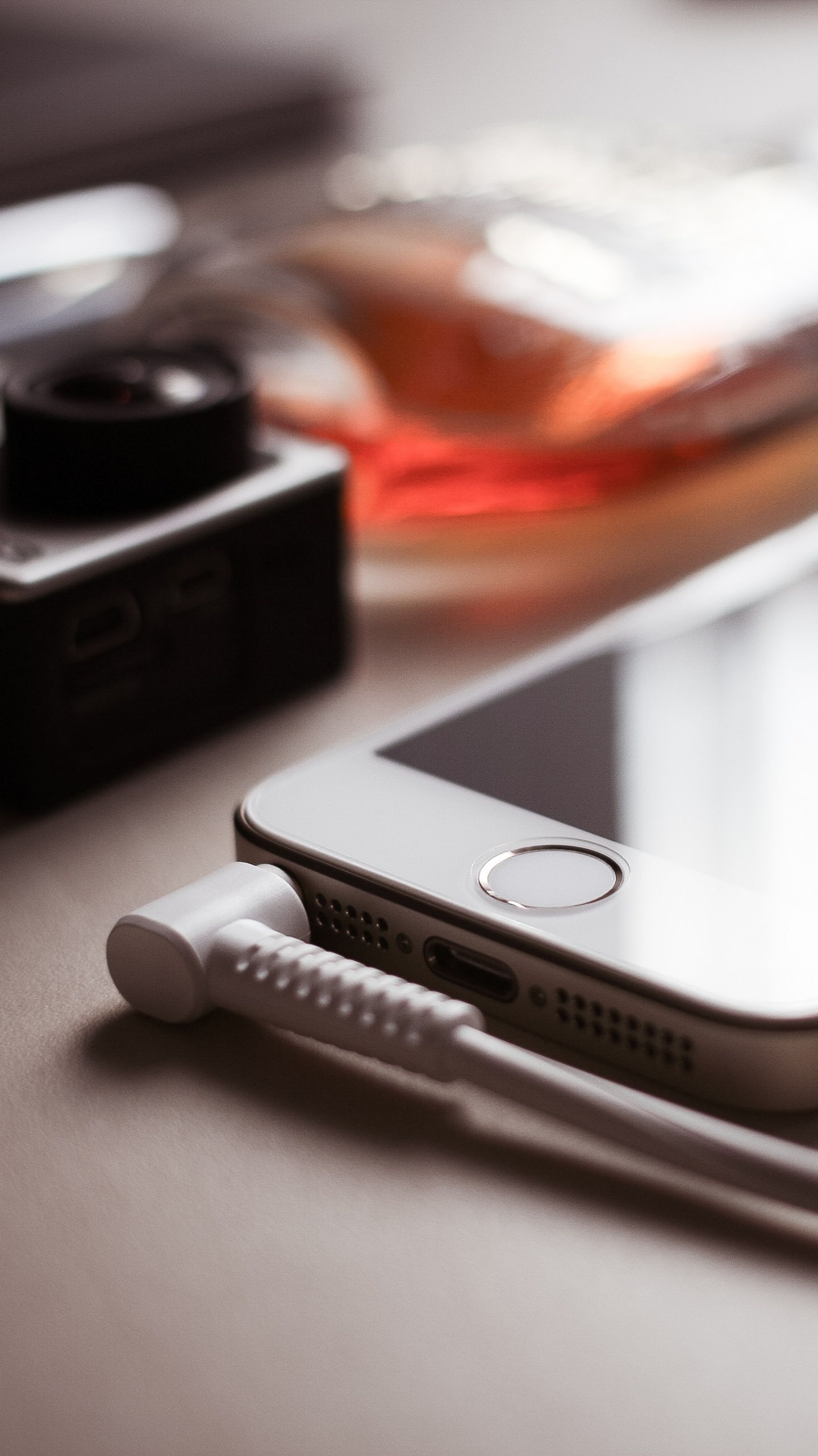 White Usb Cable on White Surface. Wallpaper in 1440x2560 Resolution