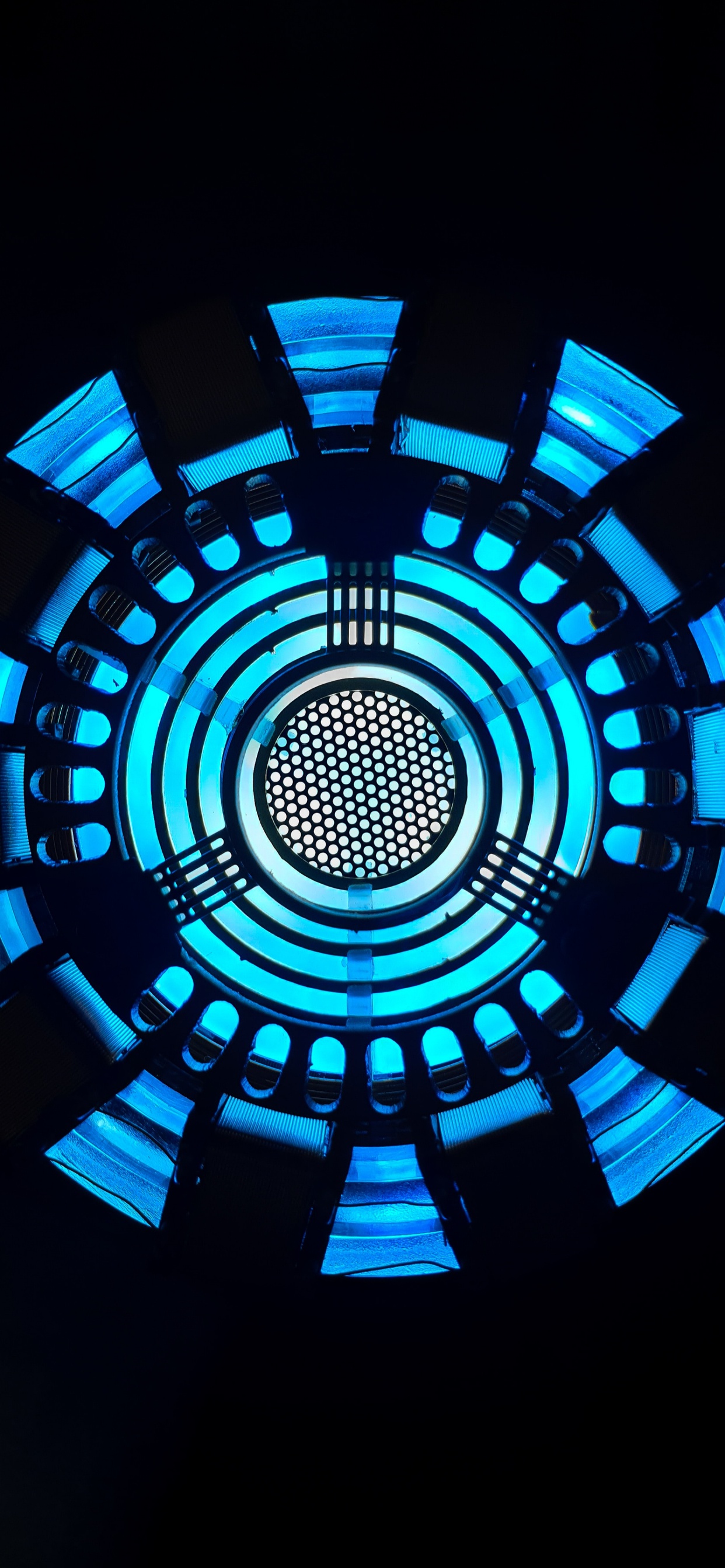 Luz Redonda Azul y Blanca. Wallpaper in 1242x2688 Resolution