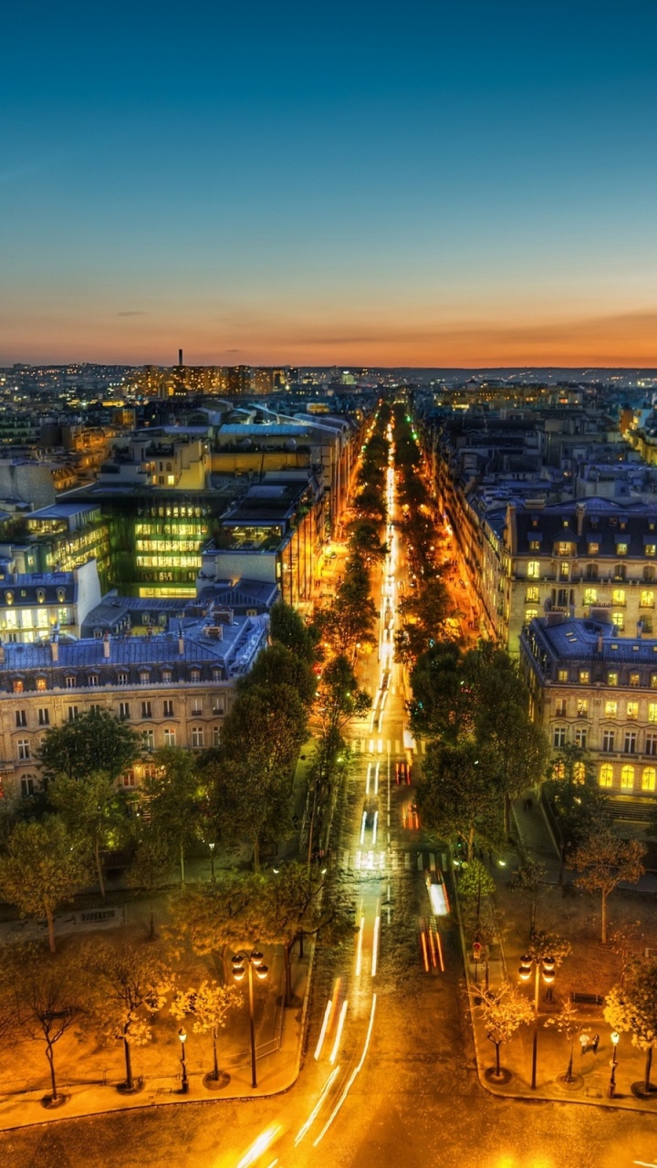 Vue Aérienne de la Ville Pendant la Nuit. Wallpaper in 720x1280 Resolution
