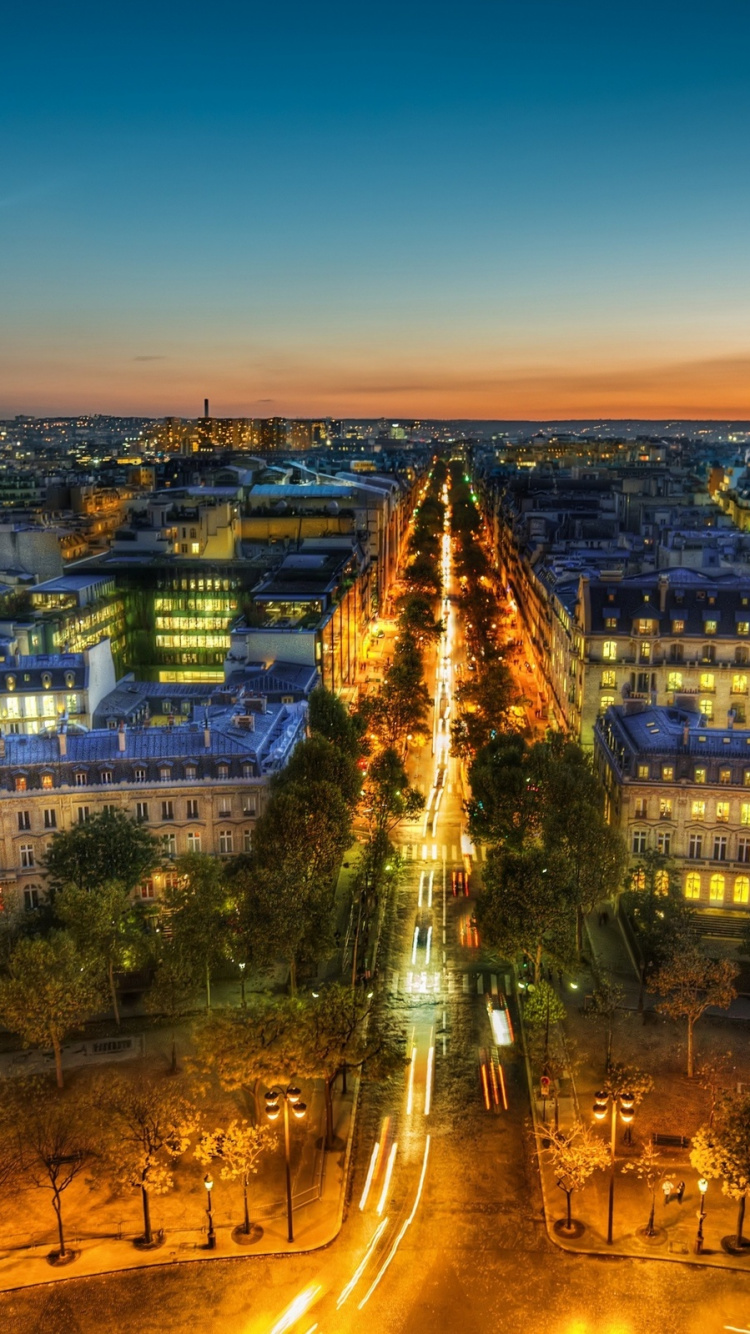 Vue Aérienne de la Ville Pendant la Nuit. Wallpaper in 750x1334 Resolution