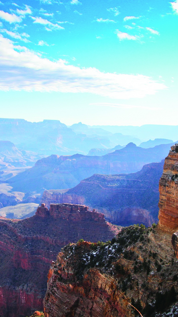 Montaña Rocosa Marrón Bajo un Cielo Azul Durante el Día. Wallpaper in 720x1280 Resolution