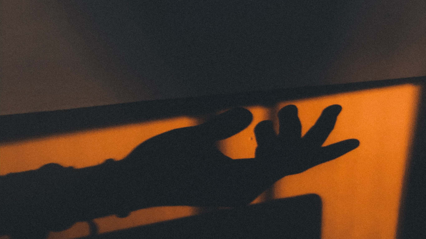 Tablero de Madera Negro y Marrón. Wallpaper in 1366x768 Resolution