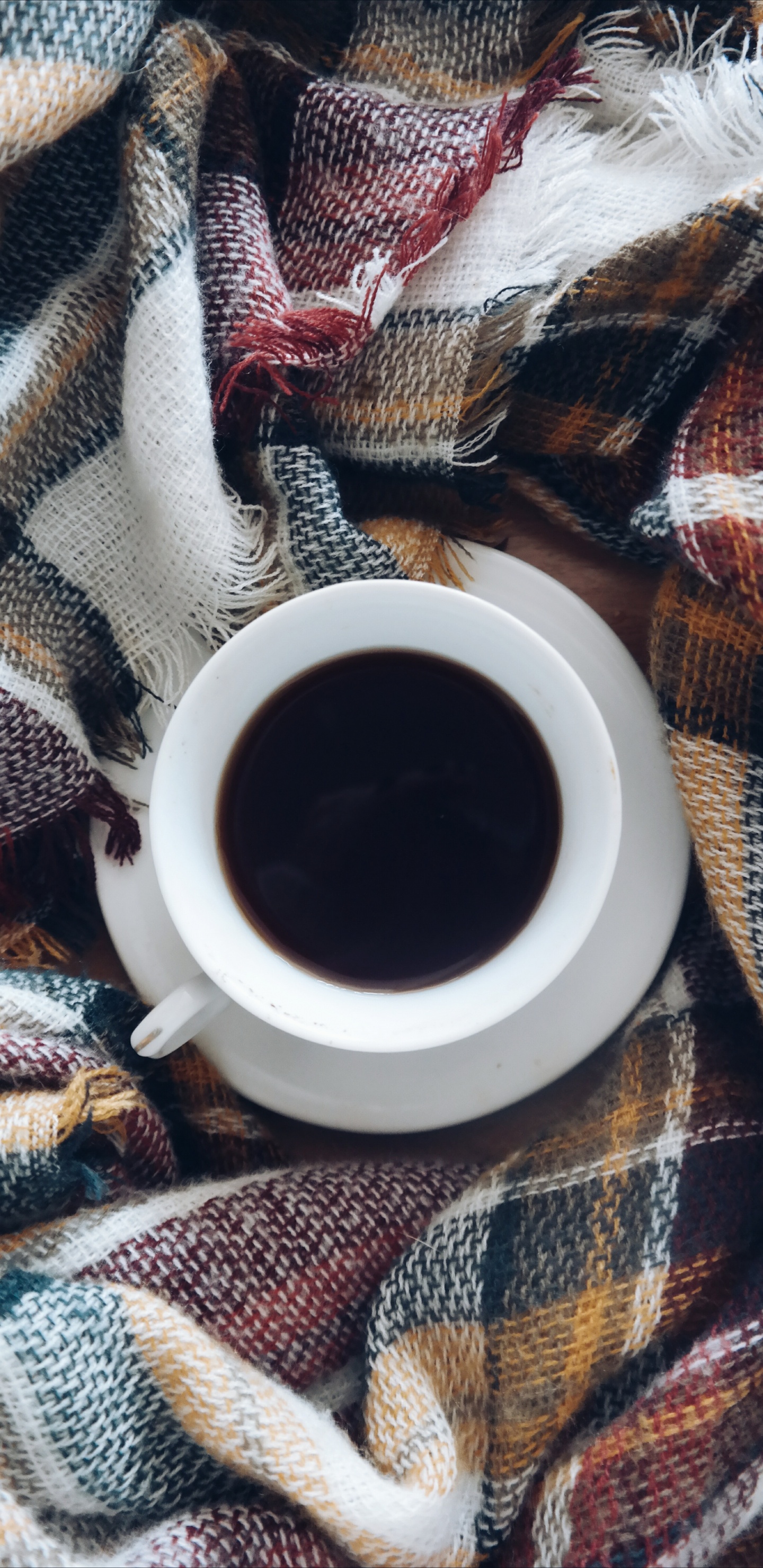 Tasse en Céramique Blanche Sur Soucoupe en Céramique Blanche. Wallpaper in 1440x2960 Resolution