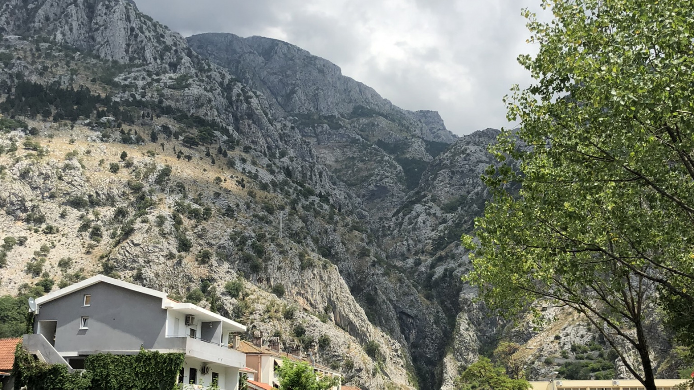 Gewässer, Bergigen Landschaftsformen, Wasserstraße, Bergkette, Wasserressourcen. Wallpaper in 1366x768 Resolution