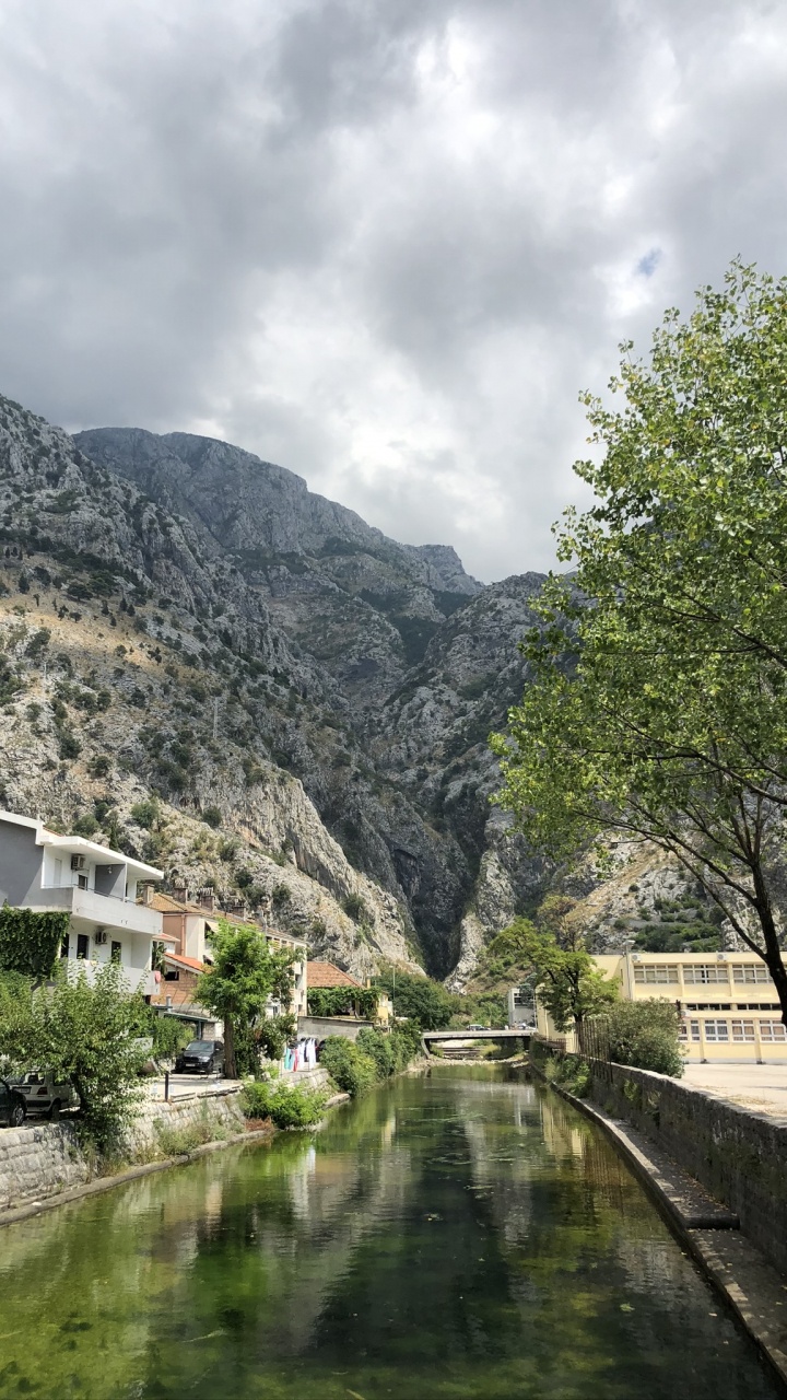 Gewässer, Bergigen Landschaftsformen, Wasserstraße, Bergkette, Wasserressourcen. Wallpaper in 720x1280 Resolution