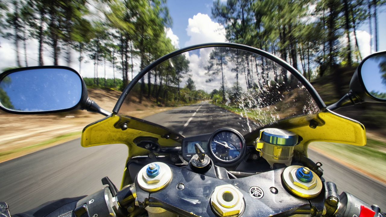 Yellow and Black Car Steering Wheel. Wallpaper in 1280x720 Resolution