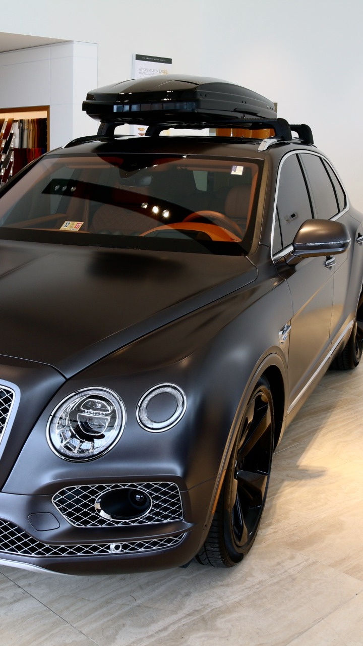 Mercedes Benz Clase c Negro. Wallpaper in 720x1280 Resolution