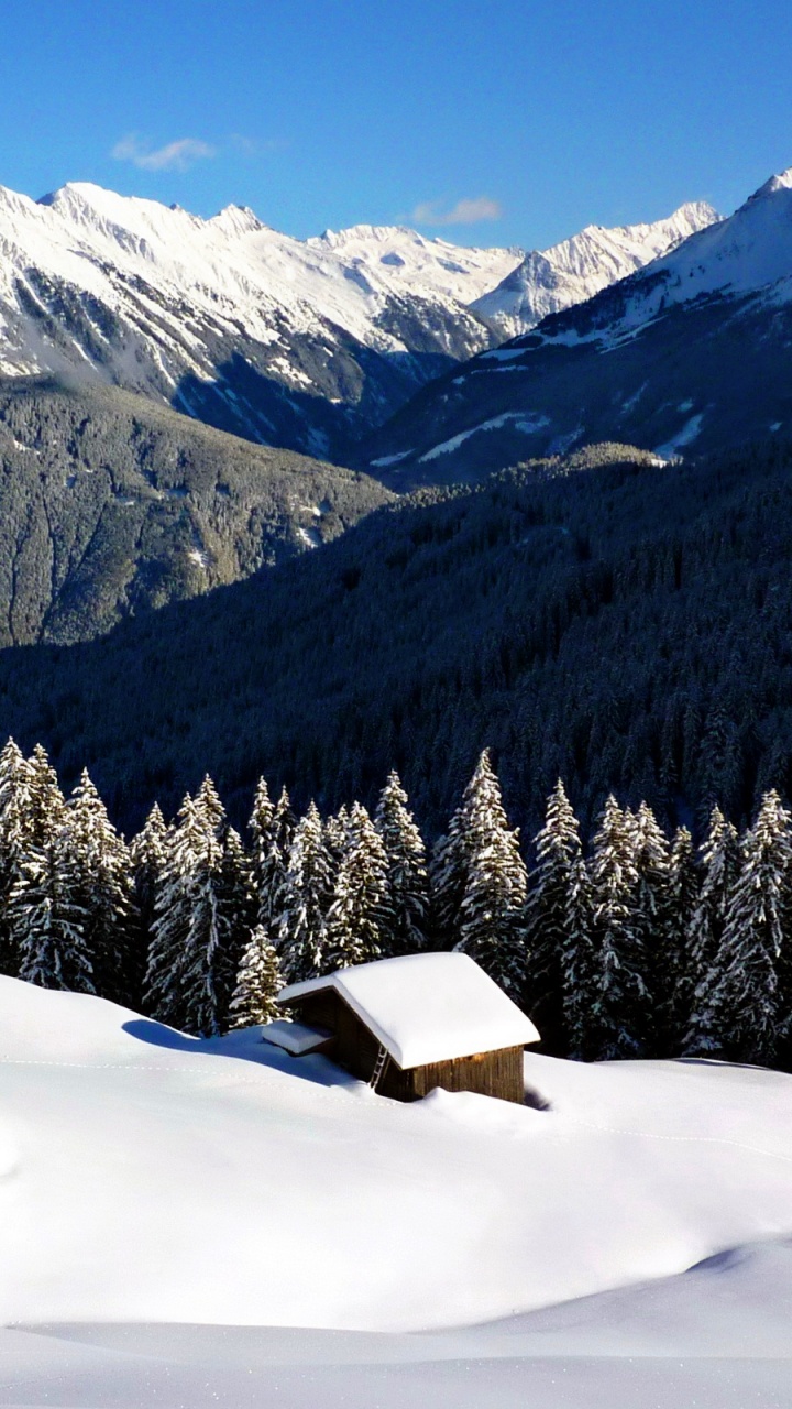 Montaña Cubierta de Nieve Durante el Día. Wallpaper in 720x1280 Resolution