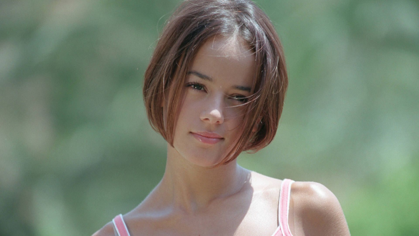 Peinado, Belleza, Cabello Castaño, Cantante, Francia. Wallpaper in 1366x768 Resolution