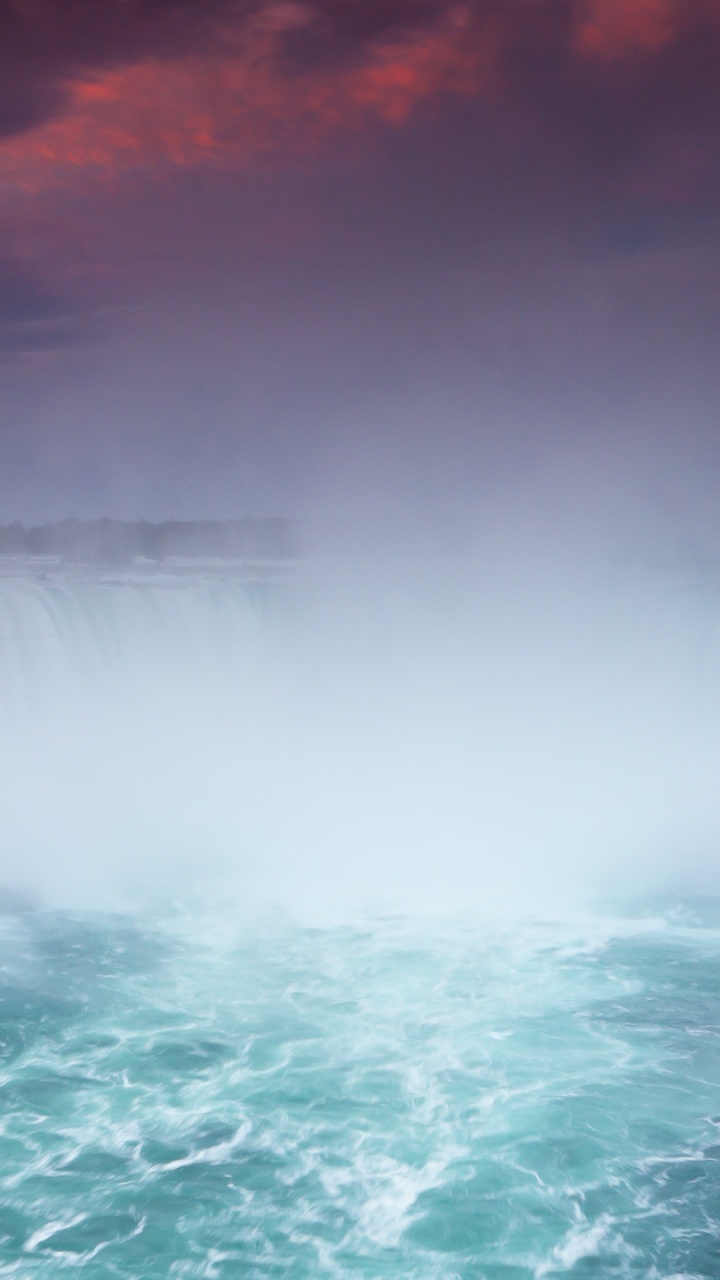 Cascadas Bajo el Cielo Nublado Durante el Día. Wallpaper in 720x1280 Resolution