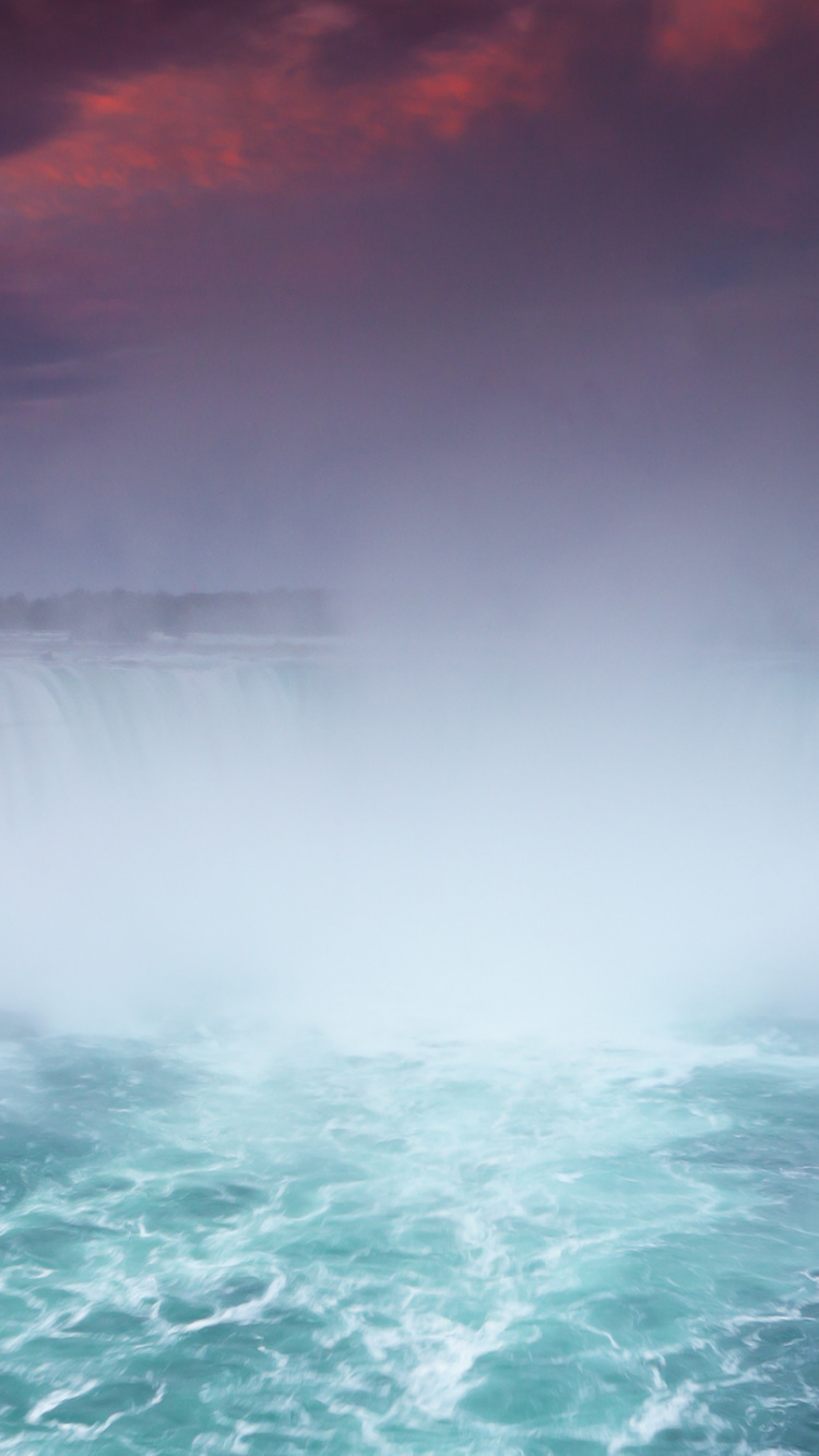 Wasserfälle Unter Bewölktem Himmel Tagsüber. Wallpaper in 750x1334 Resolution