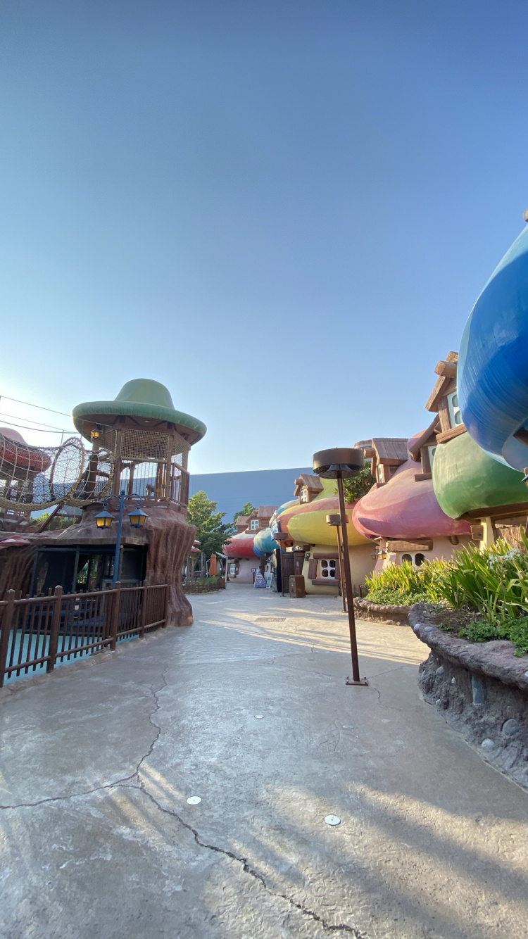 Resort, Water, Real Estate, Tourism, Public Space. Wallpaper in 750x1334 Resolution