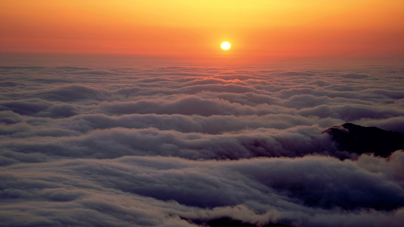 Nubes Blancas Durante la Hora Dorada. Wallpaper in 1366x768 Resolution