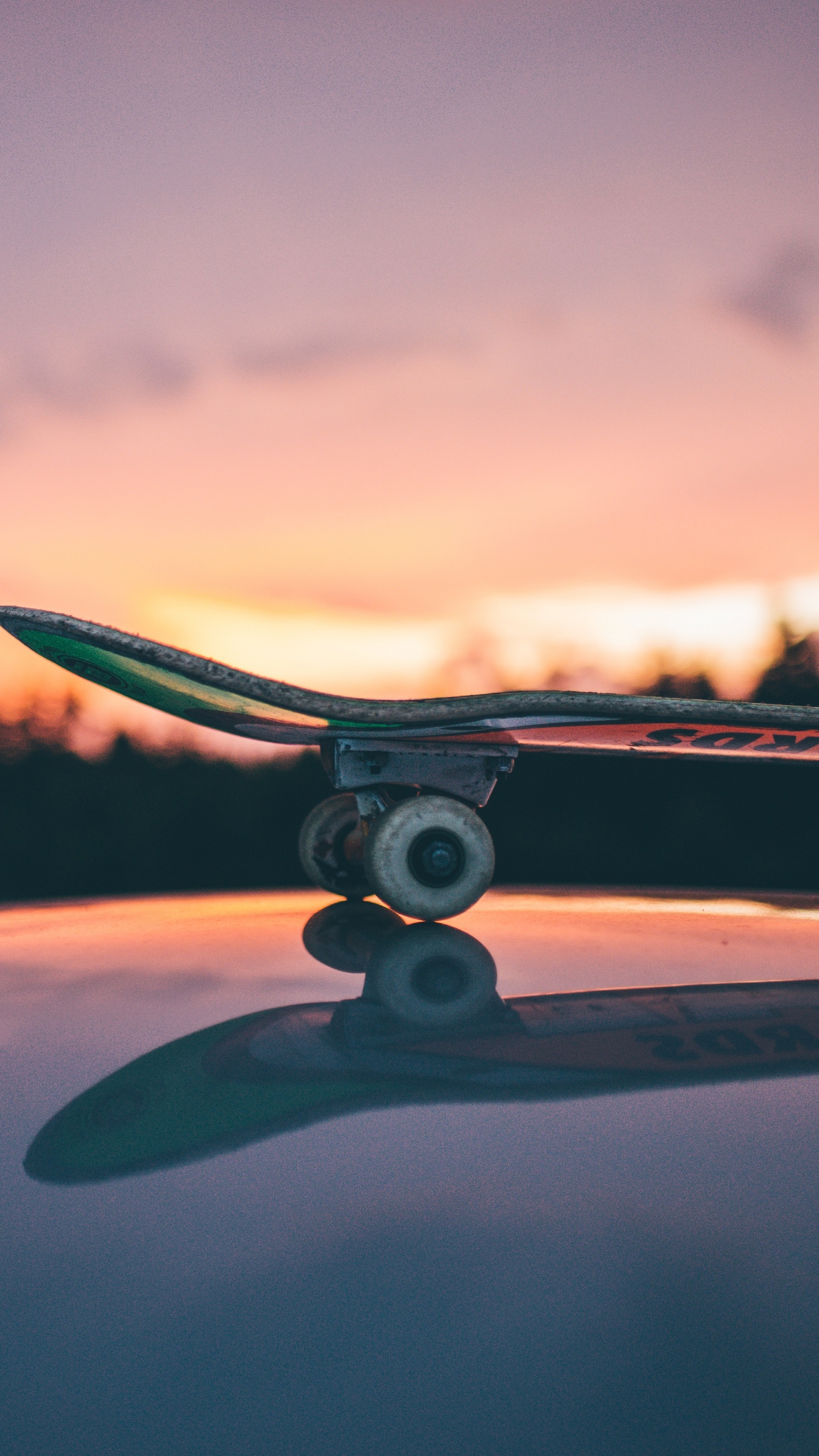 Gray and Black Plane on Brown Field Under White Clouds and Blue Sky During Daytime. Wallpaper in 1440x2560 Resolution