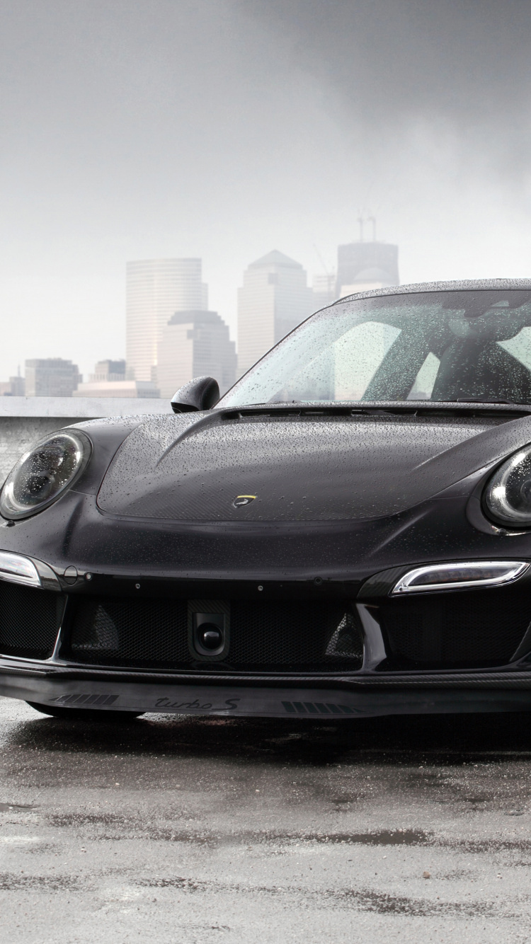 Porsche 911 Noire Sur Route. Wallpaper in 750x1334 Resolution