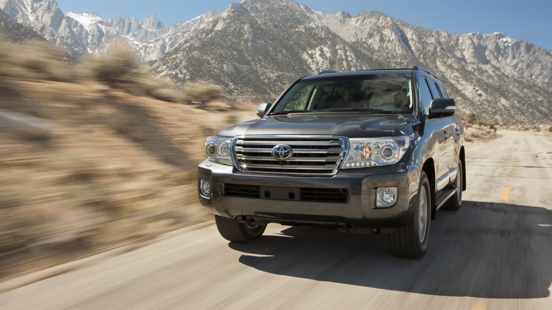 Suv Noir Nissan Sur Route Pendant la Journée. Wallpaper in 1920x1080 Resolution