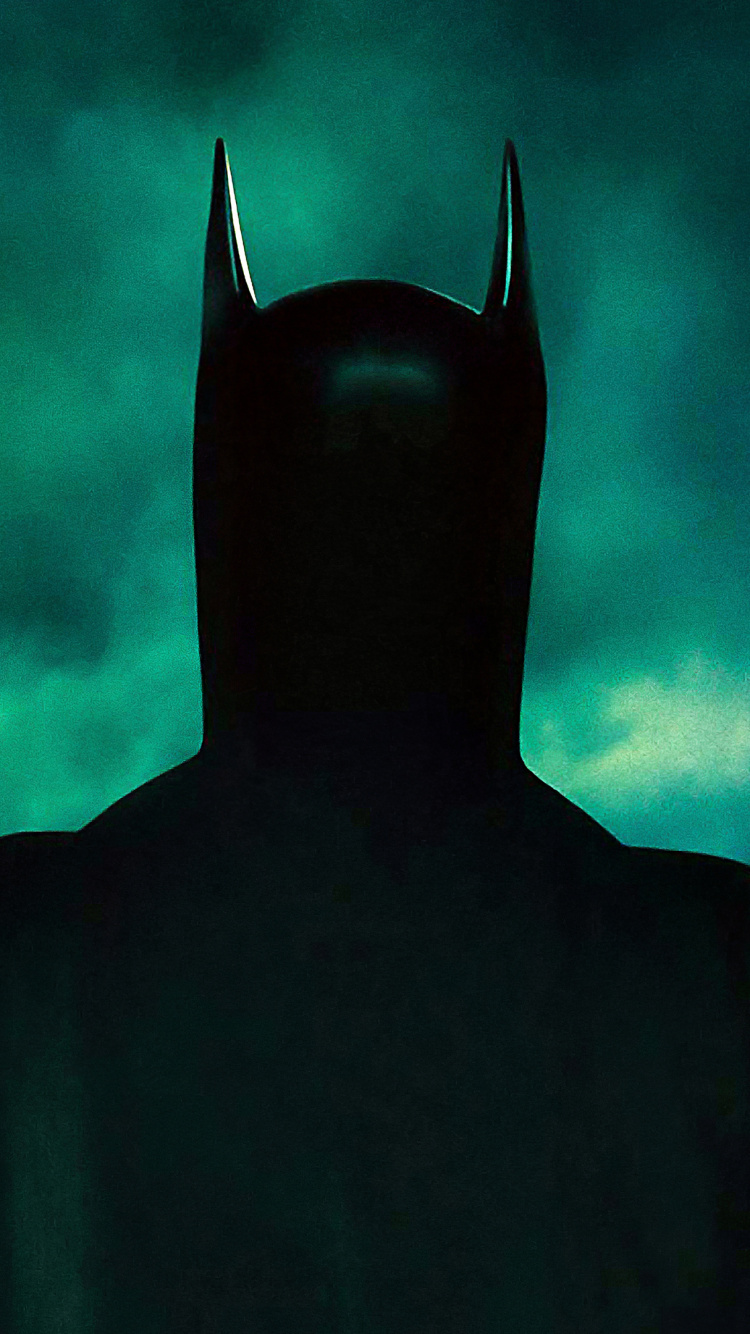 Homme en Sweat à Capuche Noir Sous Ciel Bleu. Wallpaper in 750x1334 Resolution