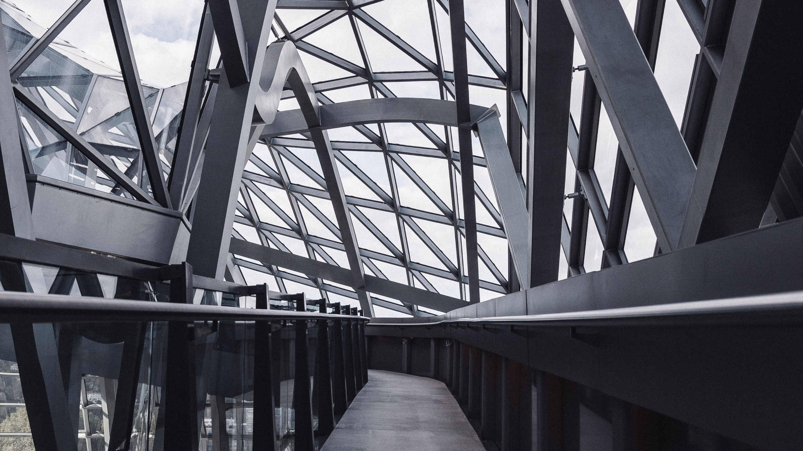 Gray Metal Bridge During Daytime. Wallpaper in 2560x1440 Resolution