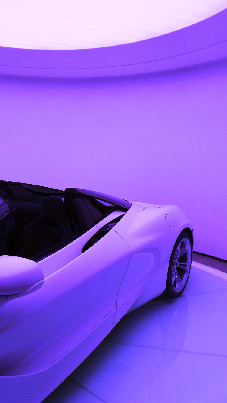 Porsche 911 Blanche Sur Surface Blanche. Wallpaper in 750x1334 Resolution