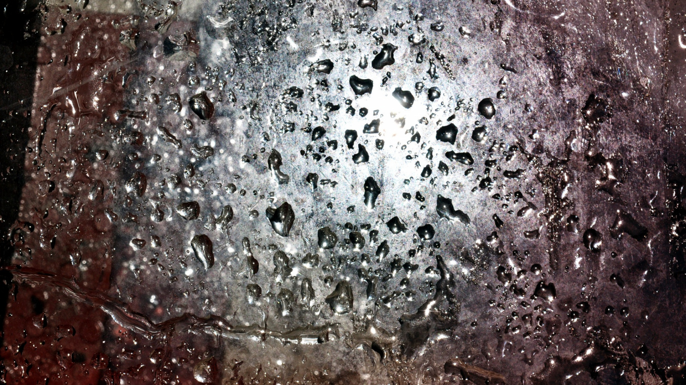 Gouttes D'eau Sur Verre Clair. Wallpaper in 1366x768 Resolution