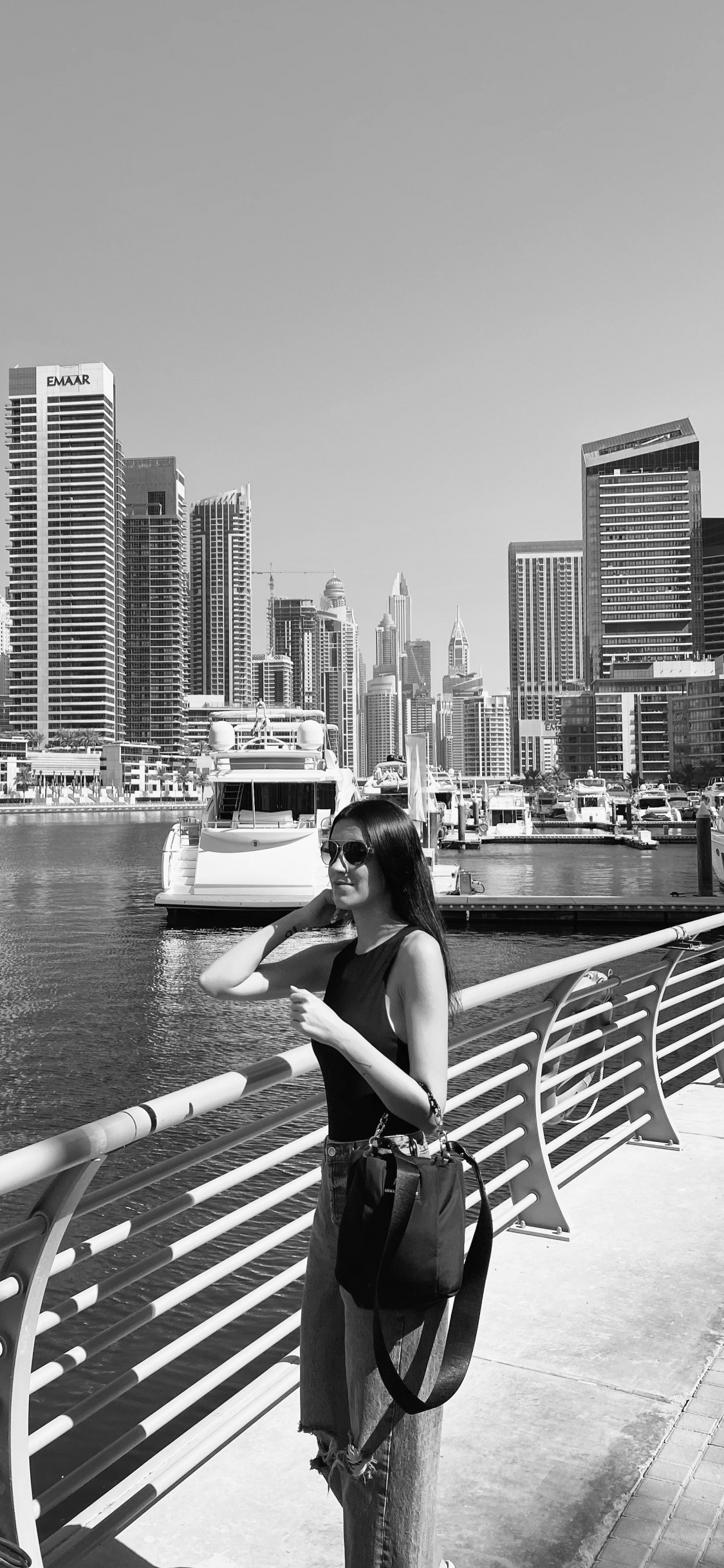 Zone Urbaine, Tour de Bloc, Métropole, Paysage Urbain, Voie Navigable. Wallpaper in 1125x2436 Resolution